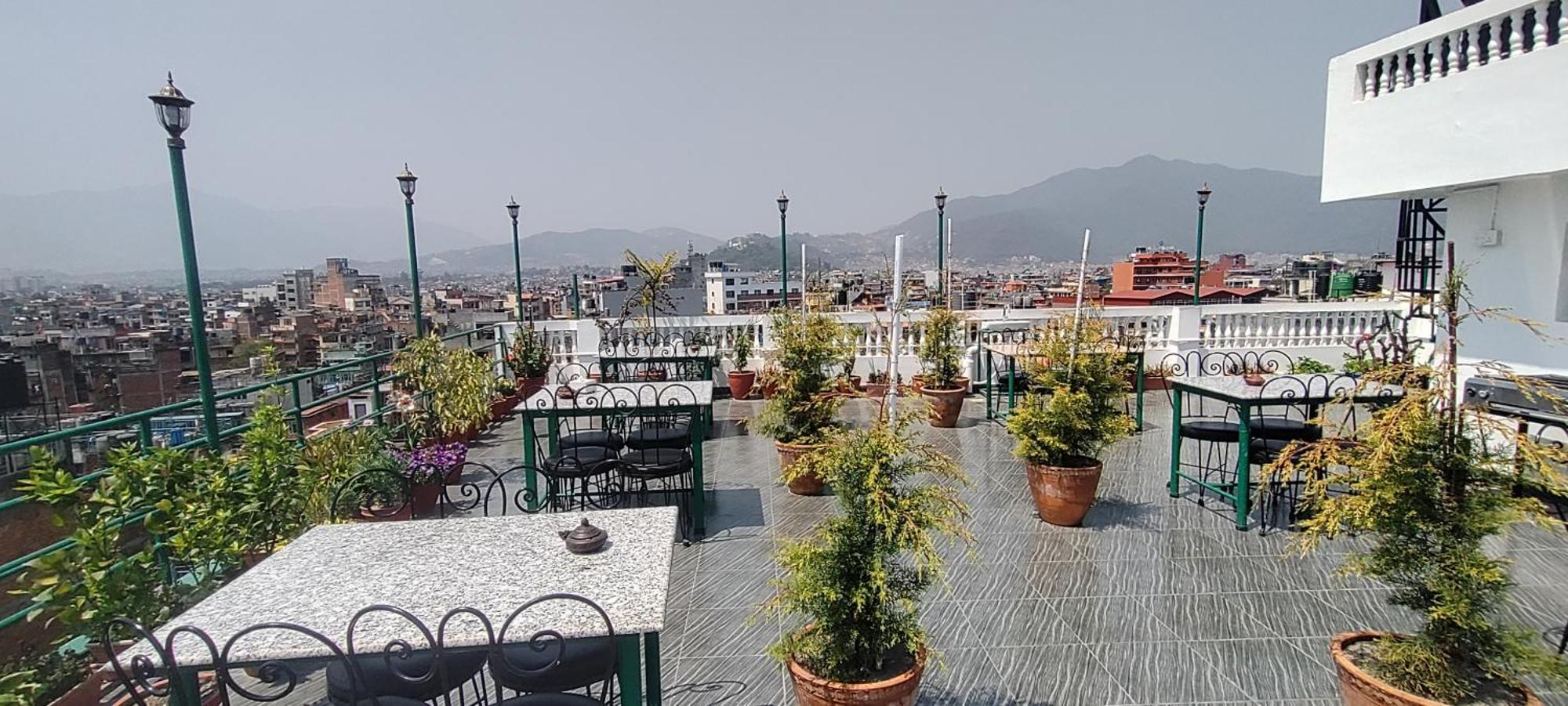 Hotel Nepalaya Катманду Екстер'єр фото