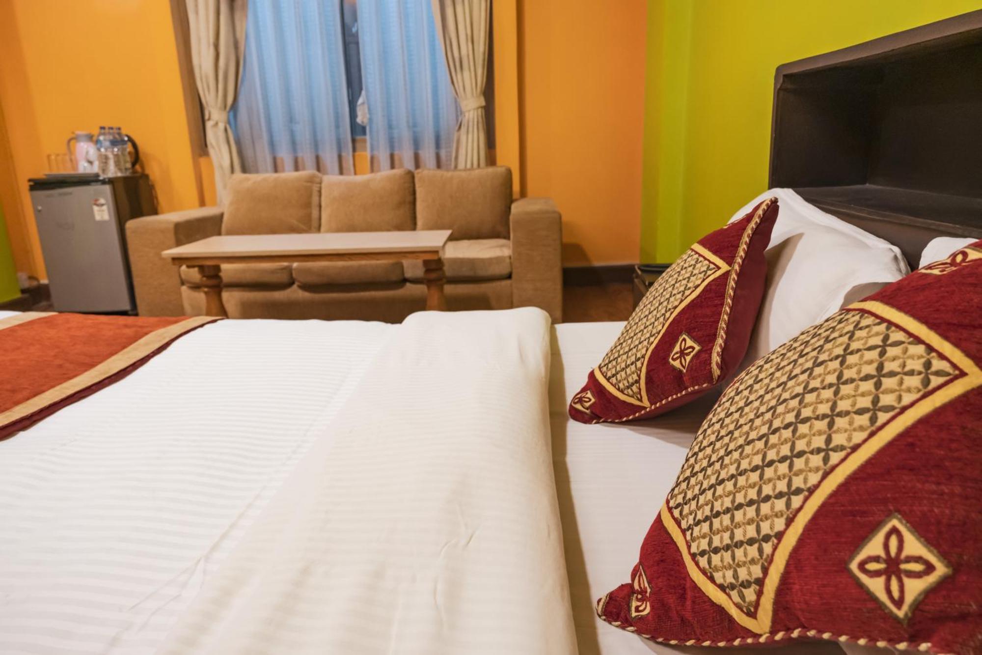 Hotel Nepalaya Катманду Екстер'єр фото